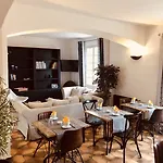 Jas Neuf Hotel 3*
