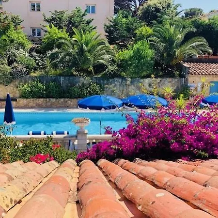 Jas Neuf Otel 3*