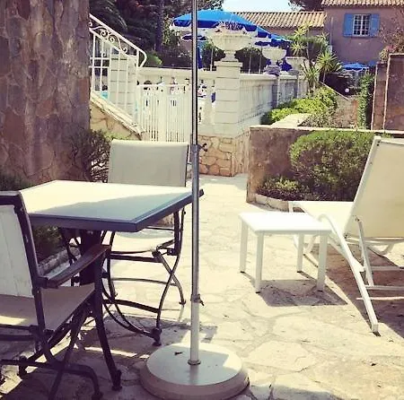 Jas Neuf Otel 3*