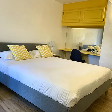Jas Neuf Otel