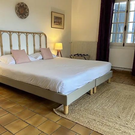 Jas Neuf Otel
