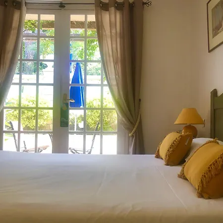 Jas Neuf Otel